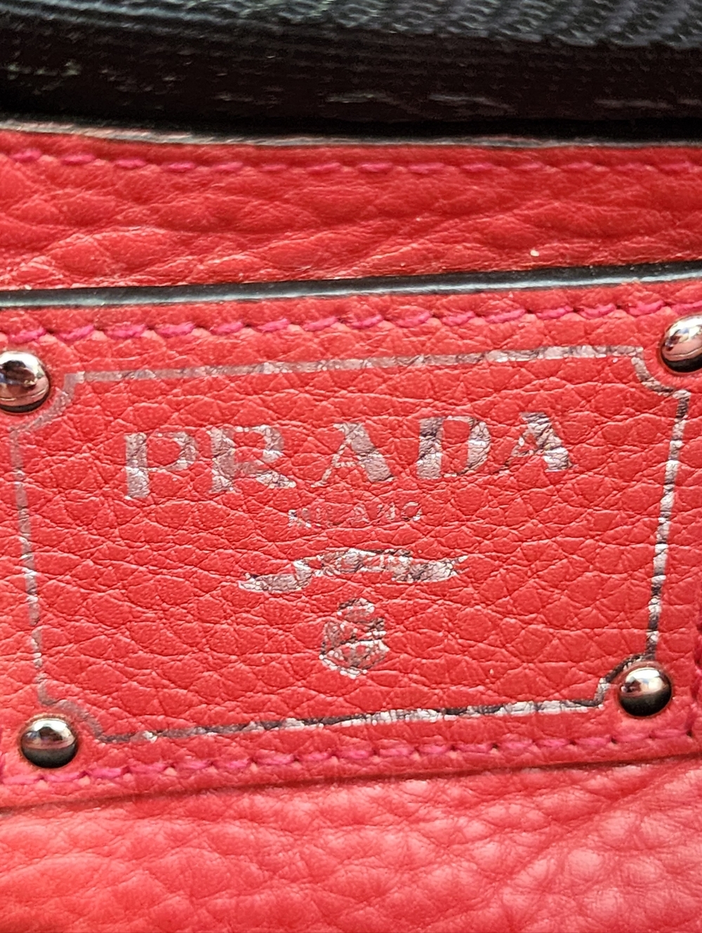 Authentic Prada Vitello Daino pebbled leather 2-way Bag With Digital COA - Picture 7 of 13